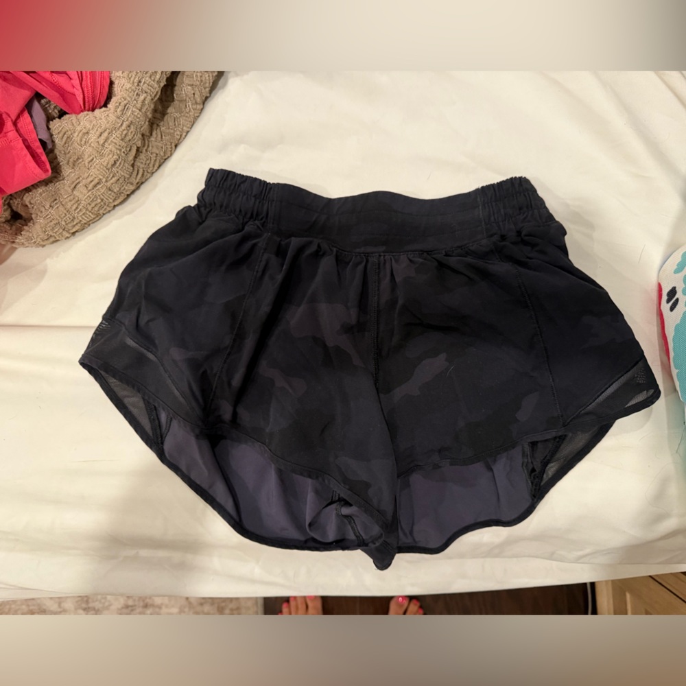 Lululemon Hotty Hot Low-Rise Lined Short Camouflage